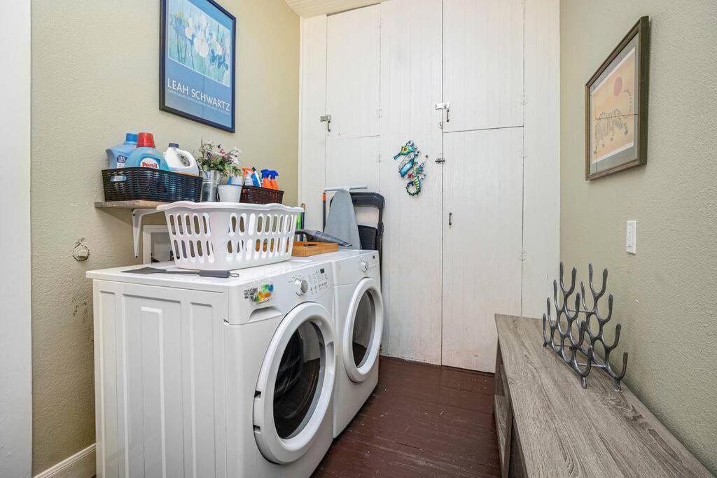 Beachy Bungalow! 2Bd, King Bed Galveston Exterior foto