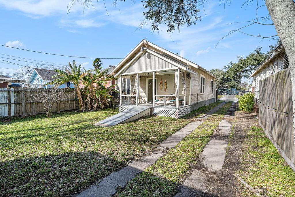 Beachy Bungalow! 2Bd, King Bed Galveston Exterior foto