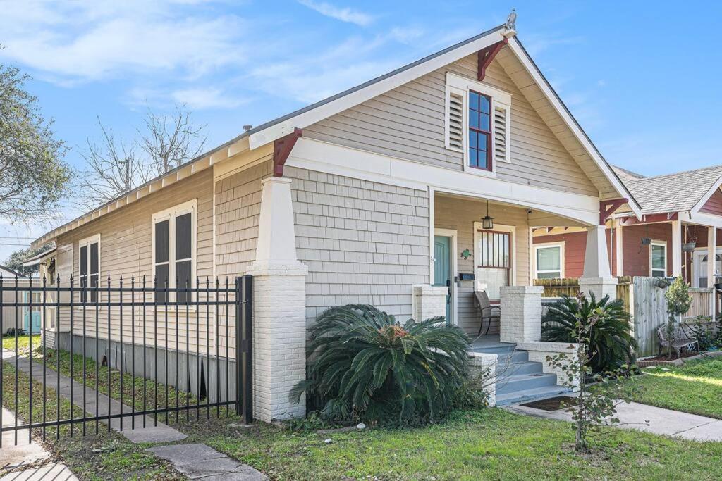 Beachy Bungalow! 2Bd, King Bed Galveston Exterior foto
