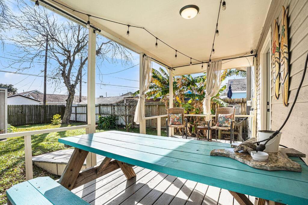 Beachy Bungalow! 2Bd, King Bed Galveston Exterior foto